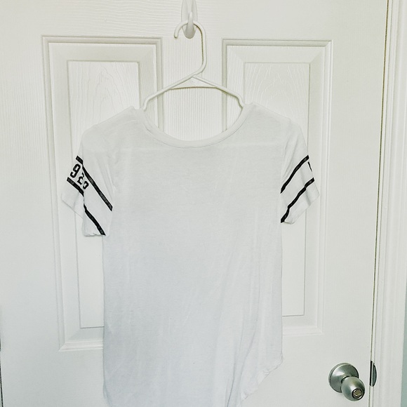 a hollister, super soft tee! - Picture 2 of 2